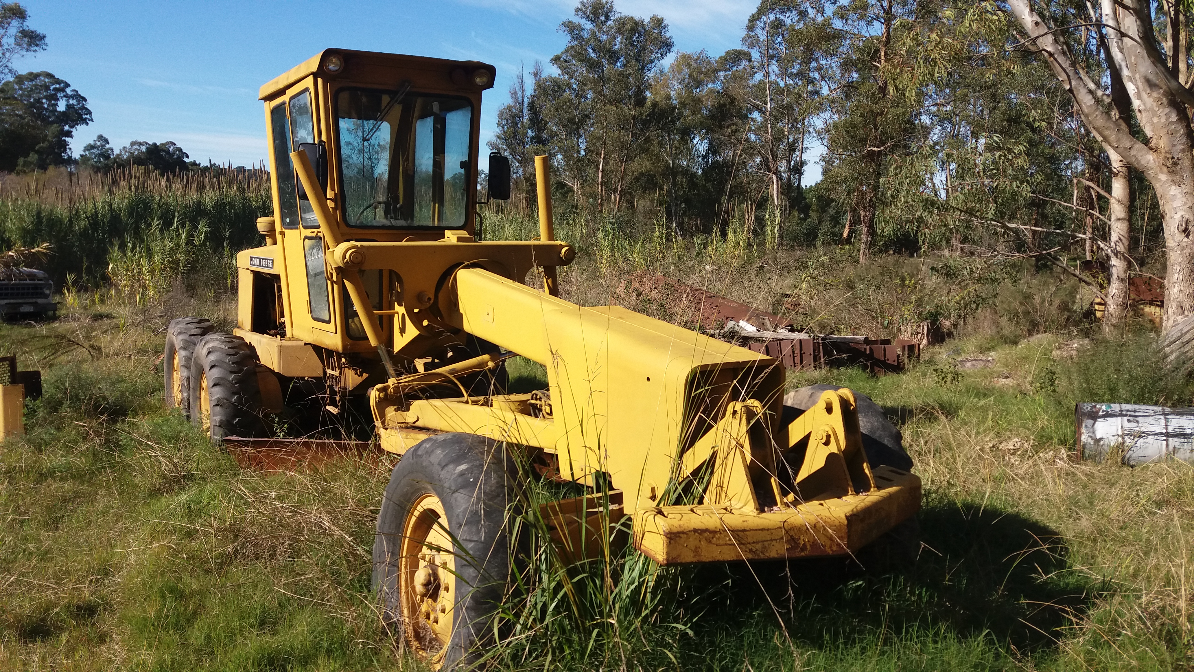 Motoniveladora John Deere 570